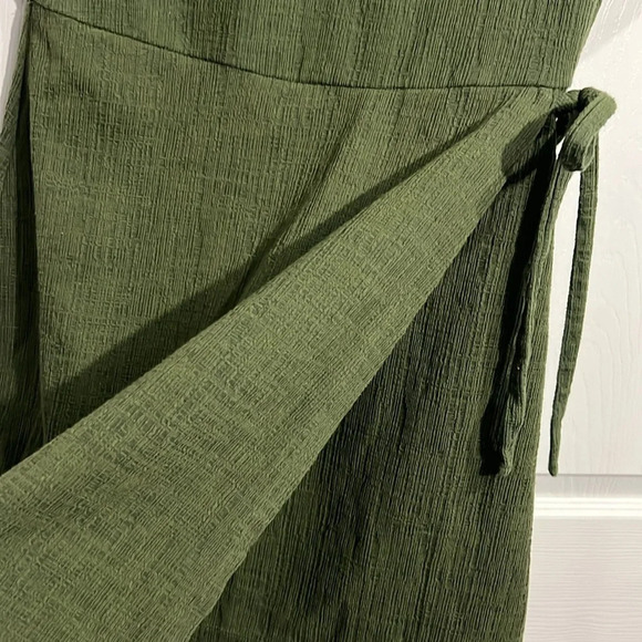 Madewell Puff-Sleeve Faux-Wrap Mini Dress. Green. Size Small. - Picture 3 of 5